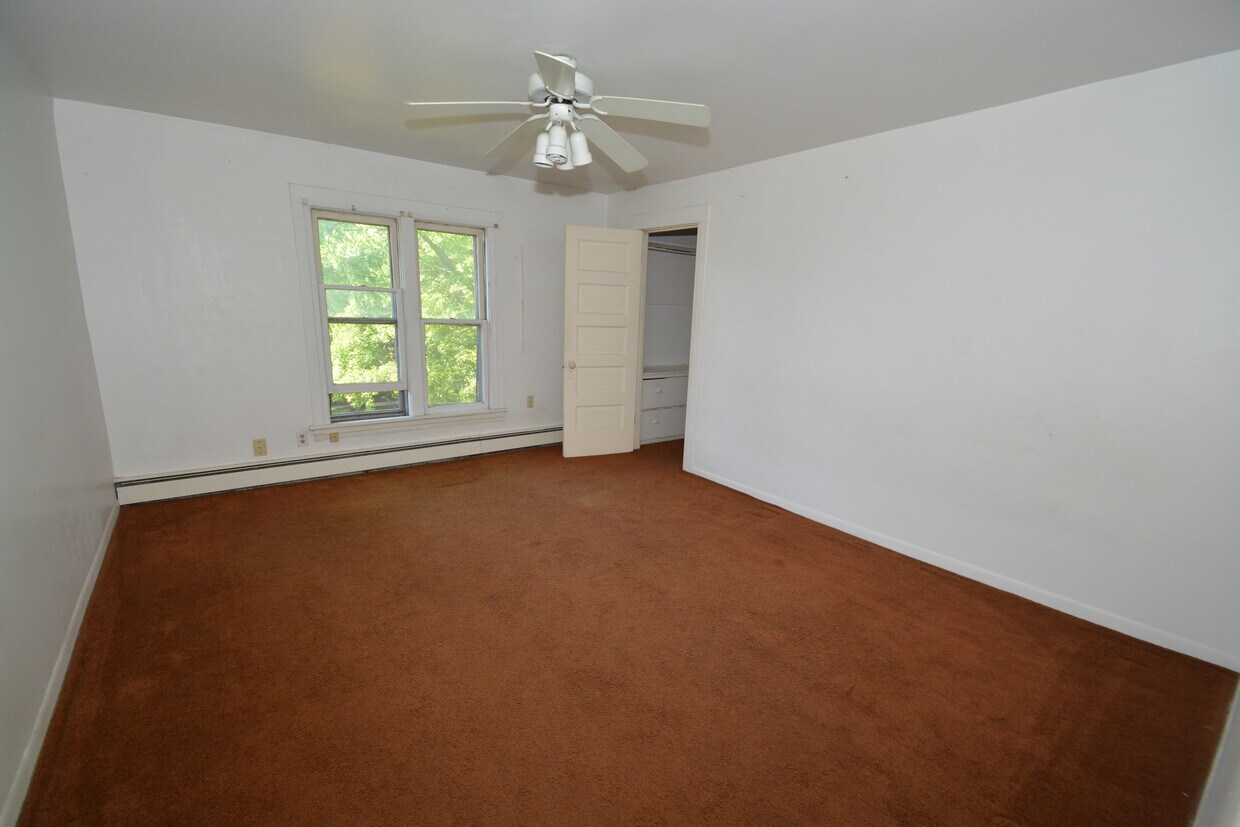 328 Augusta Ave Dekalb Il Apartment Finder
