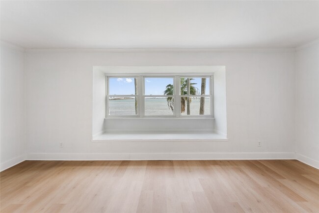 Building Photo - 5 Tiki Cir