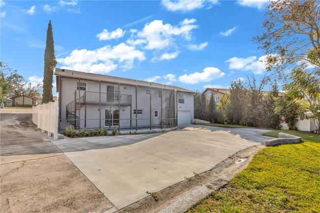 Building Photo - 8315 Village Green Rd