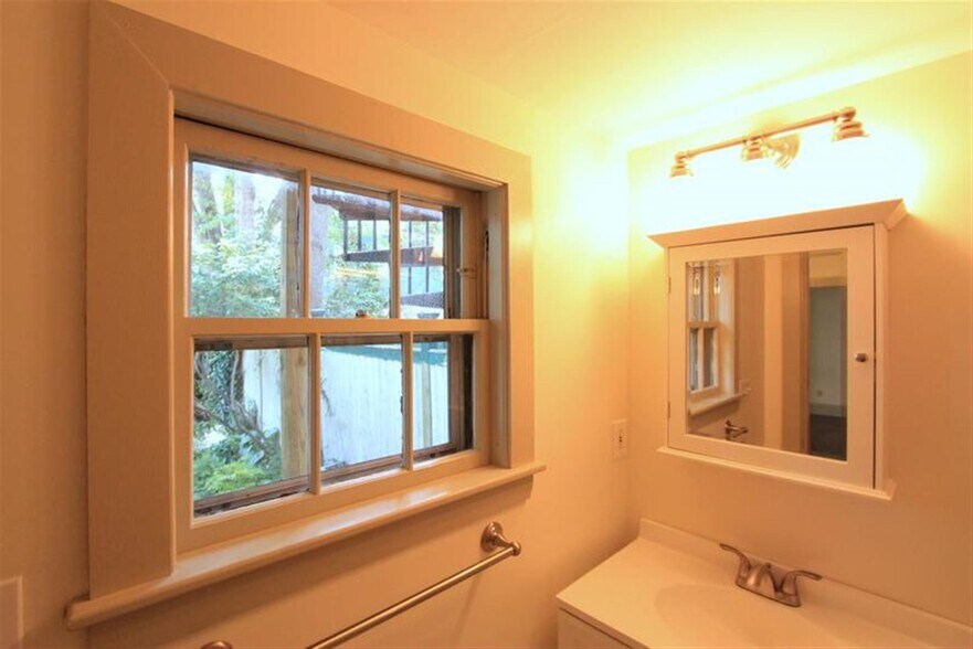 Building Photo - 12A Saginaw Ave