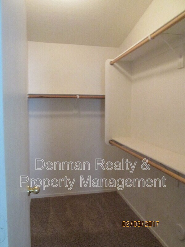 Building Photo - 1124 E Maddison St