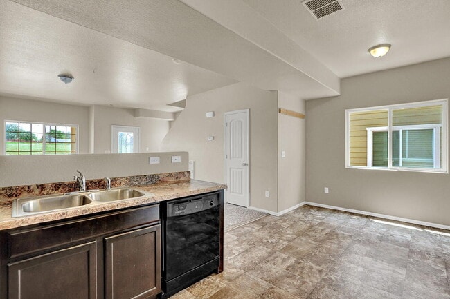 Building Photo - Modern Townhome with Central A/C, 2-Car Ga...