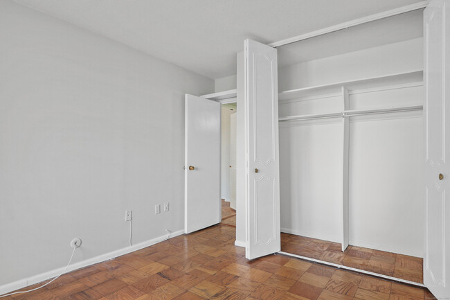 Building Photo - 44 Strawberry Hill Ave
