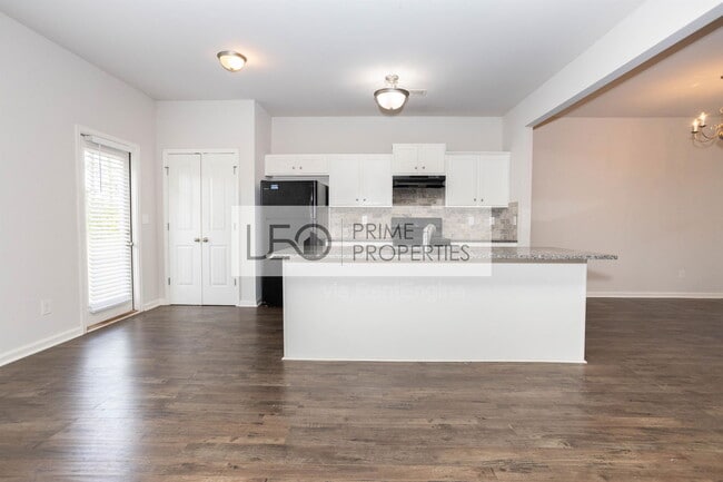 Building Photo - 156 Daisy Cir