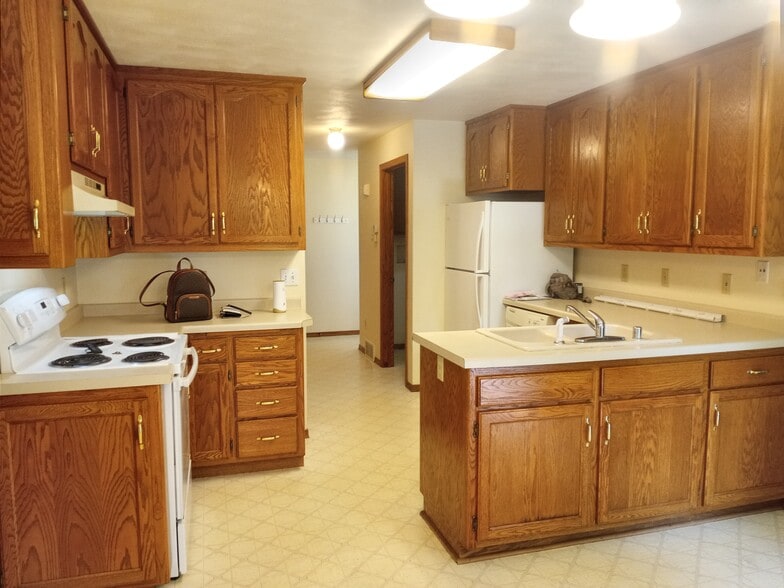 Kitchen - W3181 Westowne Ct