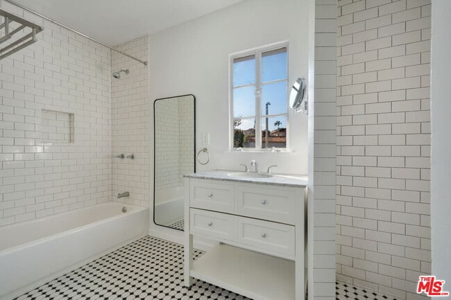 Building Photo - 3617 Homeway Dr