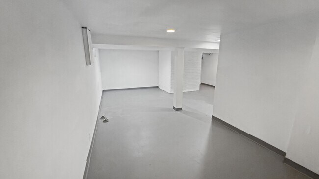 Building Photo - 3625 Chatsworth St