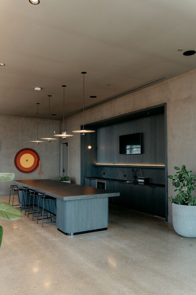 Building Photo - 755 S Clark St