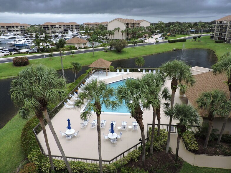 Building Photo - 701 Seafarer Cir