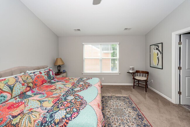 Building Photo - 3 Bedroom 2.5 Bath Single Family Home in F...