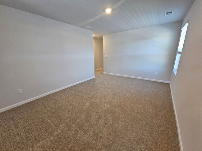 Building Photo - Waterfall Villages - 5 Bedroom- 2.5 Bath