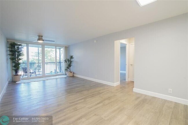 Building Photo - 7 Royal Palm Way