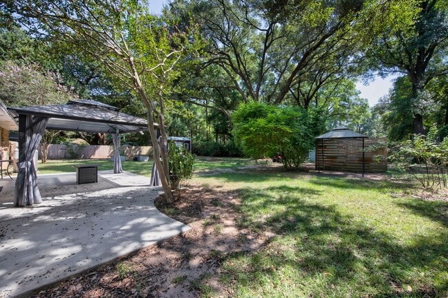 Building Photo - Pace 3BR Home with Bonus Room, Patio Gazeb...