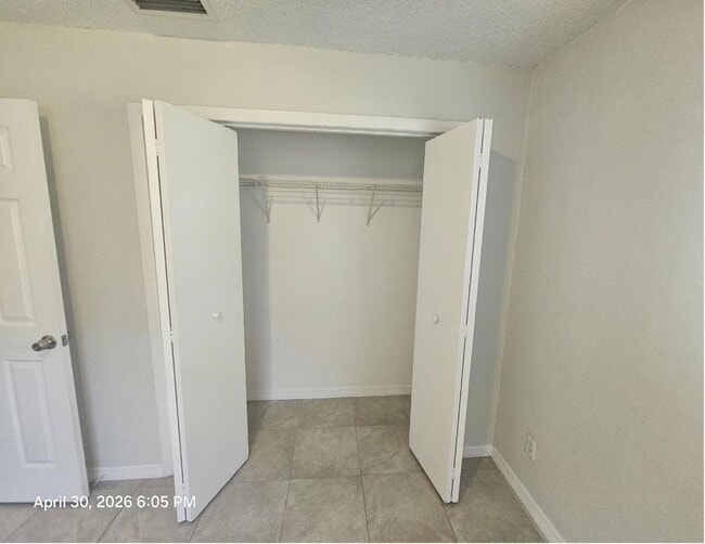 Building Photo - Beautiful and cozy 2/1 apartment available now!