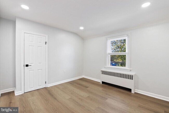 Building Photo - 821 Stanbridge St