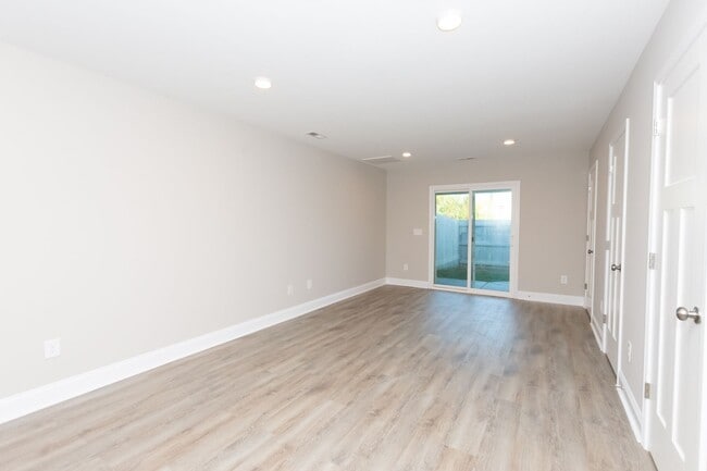 Building Photo - MOVE-IN READY