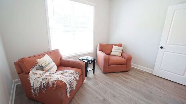 Building Photo - 329 Sparrow Rdg Dr