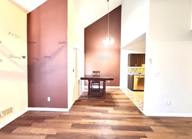 Building Photo - 199 Ramapo Rd