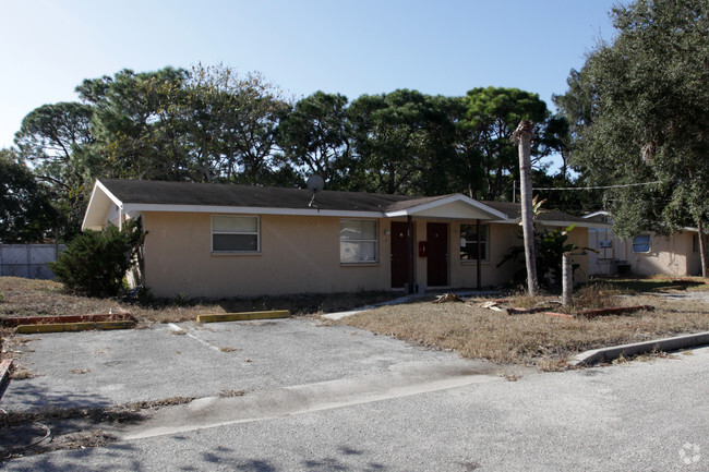 Building Photo - Lemon Bay Garden Apartments