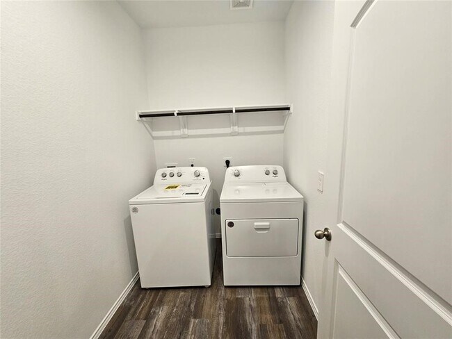 Building Photo - 4985 Almond Ter Dr