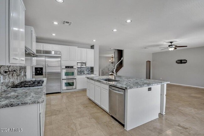 Building Photo - 2717 E Teakwood Pl