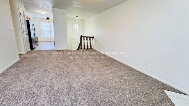Building Photo - Convenient Kansas City Townhome Near I-435