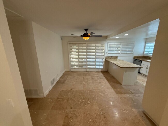 Building Photo - 4-Bedroom Plus Bonus Room Home with Golf C...