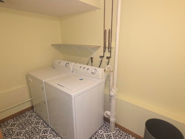 Building Photo - 10268 Parkedge Cir