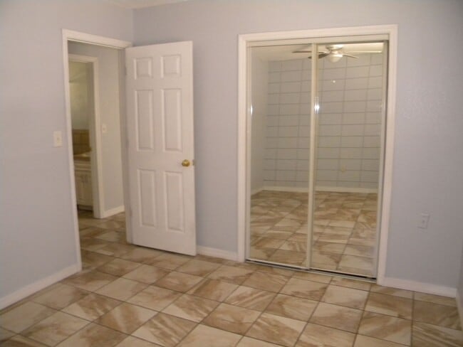 Building Photo - 1031 Royal Palm Ave