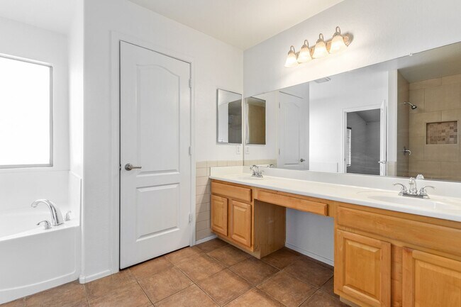 Building Photo - 4-Bed, 3-Bath Home with Versatile Layout a...