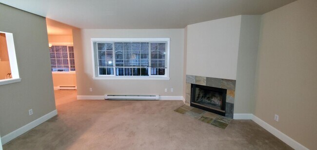 Building Photo - Spacious 2 Bed 1.5 Bath In Old Town Issaquah!