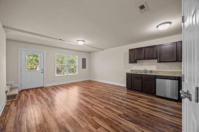 Building Photo - ONE MONTHS RENT FREE FOR THIS SPECIFIC 3 B...