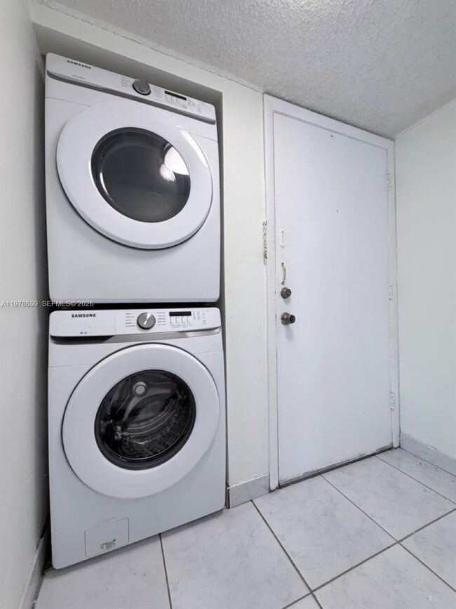 Building Photo - 15470 SW 82nd Ln