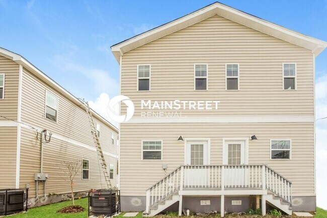 Building Photo - 2 Bedroom Pet-Friendly Home in St. Petersburg, FL with Main Street Renewal