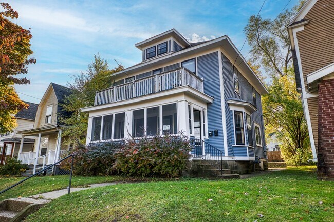 Building Photo - 1114 Fulton St E