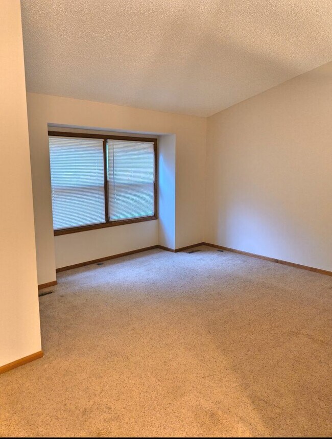 Building Photo - 1250 Silverwood Ct