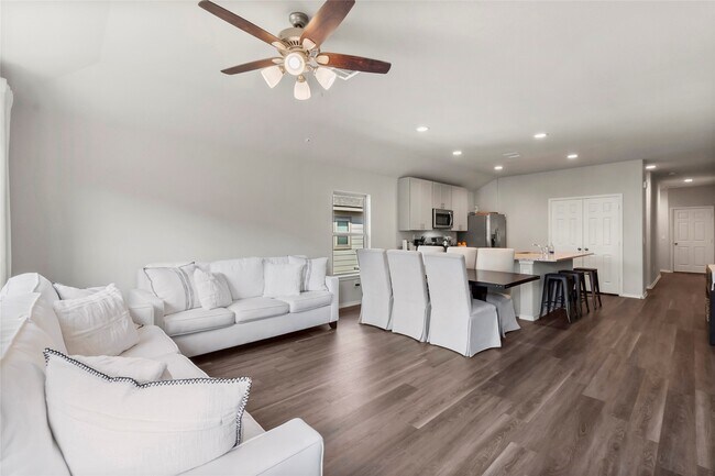 Building Photo - 25483 Carnation Ct