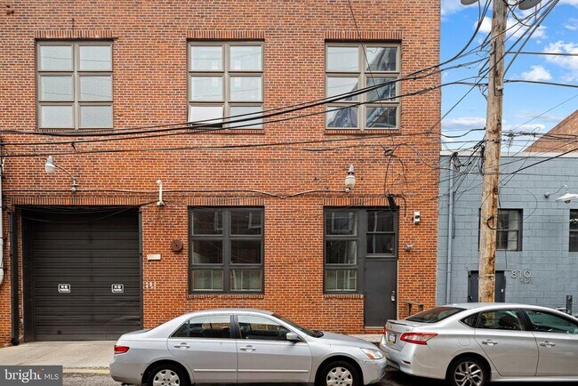 Building Photo - 810 N Hancock St