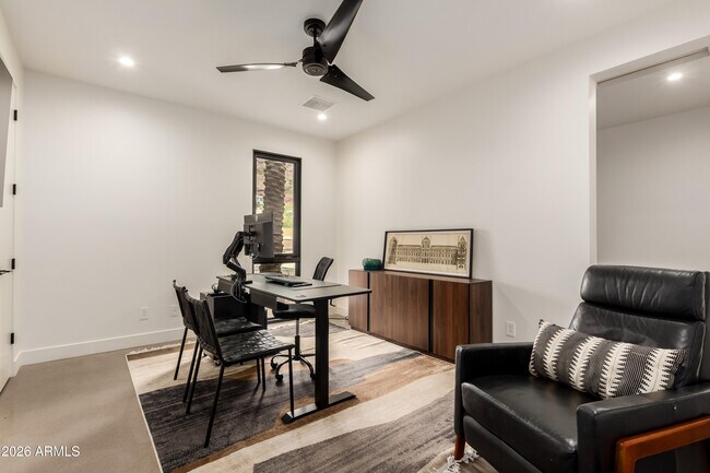 Building Photo - 4905 E White Gates Dr