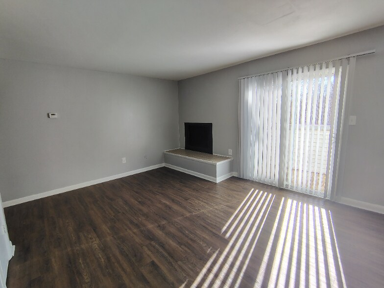 Building Photo - 600 Reusens Rd