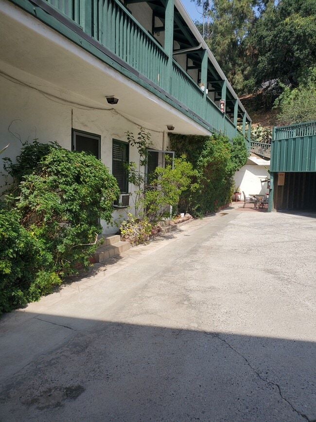 Building Photo - 8000 Honey Dr