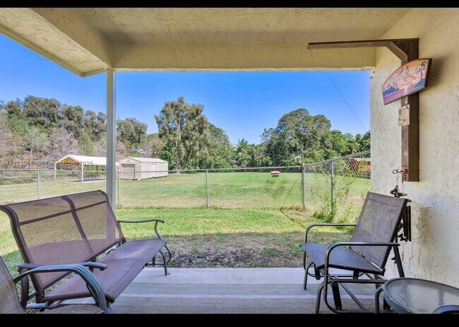 Building Photo - 6160 SW 188th Ave