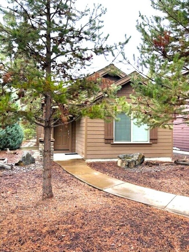 Building Photo - $500 OFF First Full Month's Rent | 12 Month Lease | Crescent Creek Community