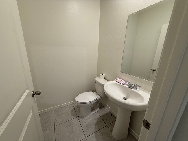 Building Photo - Spacious 5 bed 4.5 bath home in Florence, AZ!