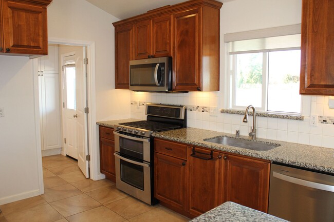 Building Photo - Available Soon! Must See 2 Bedroom Home Lo...