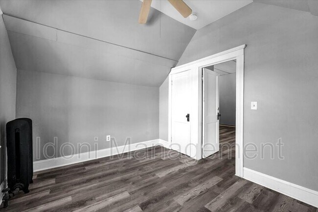 Building Photo - 694 Main St