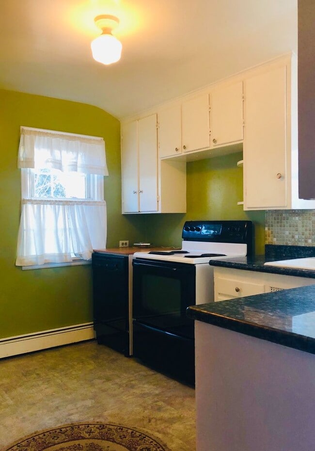 Building Photo - Two Story Single Family Home in the Roseda...
