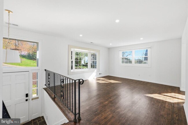 Building Photo - 448 Summers Dr