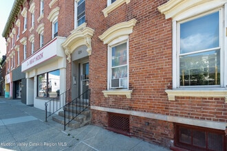 Building Photo - 324 Warren St