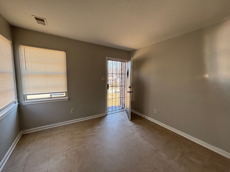 Building Photo - 2551 Dakar Ave